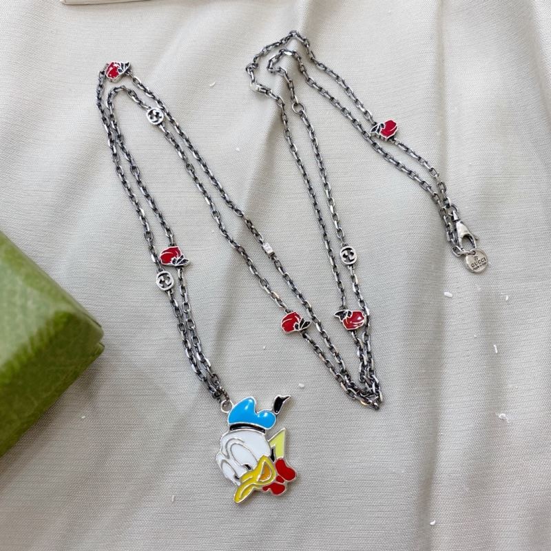 G*u*i necklaces